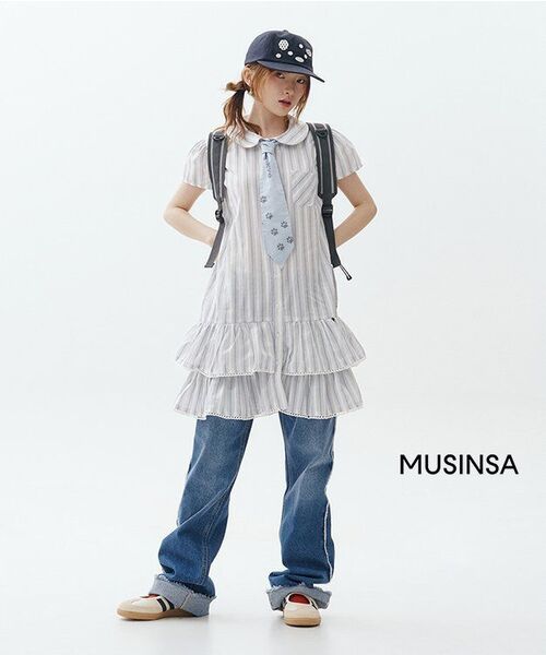 RONRON(ロンロン)の「HEART STUD DAMAGE BOOTSCUT DENIM PANTS MEDIUM BLUE(デニムパンツ・レディース・その他・SMALL/MEDIUM)」の7枚目の写真