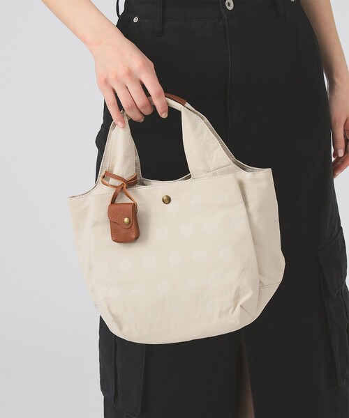 Ray BEAMS(レイビームス)の「toleur / ナイロン Dot トートバッグ(トートバッグ・レディース・ナチュラル/ブラック・ONE SIZE)」の2枚目の写真