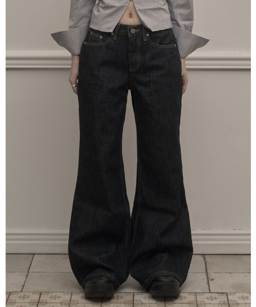 KHAKIPOINT(カーキポイント)の「Non Fade Bootcut Denim(デニムパンツ・レディース・その他・SMALL/MEDIUM/LARGE)」の1枚目の写真