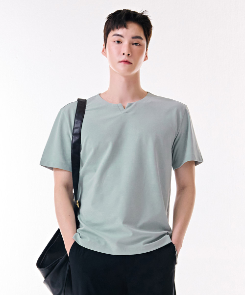 CHASECULT(チェイスカルト)の「男性ネック変形スリット半袖Tシャツ-DBZK5807C0S(Tシャツ/カットソー・メンズ・ミント・95/110/105/100)」の3枚目の写真