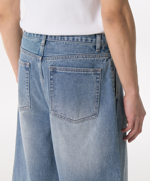 MUSINSA STANDARD（ムシンサスタンダード）の「ビッグブラシワンタックバミューダデニムパンツ[ライトインディゴ]（デニムパンツ・メンズ・その他・26/27/28/29/30/38/31/32/33/34/36/40/42）」の5枚目の写真