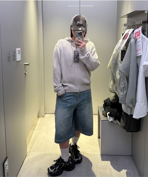 MUSINSA STANDARD（ムシンサスタンダード）の「ビッグブラシワンタックバミューダデニムパンツ[ライトインディゴ]（デニムパンツ・メンズ・その他・26/27/28/29/30/38/31/32/33/34/36/40/42）」の12枚目の写真