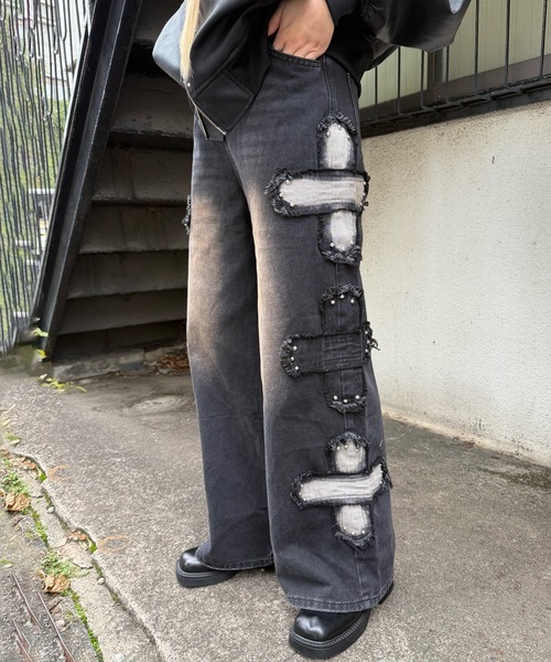 Figments(フィグメンツ)の「サイドクロスパッチデニム(デニムパンツ・レディース・ブラック・SMALL/MEDIUM)」の1枚目の写真