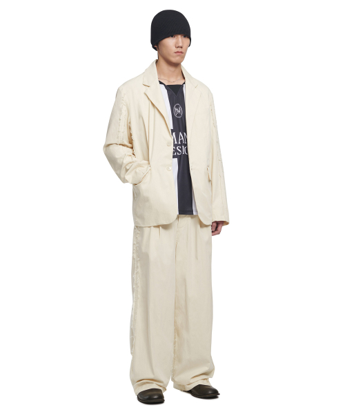 NOMANUAL(NOMANUAL)の「ROUGH CUT OVERSIZED JACKET - BEIGE(テーラードジャケット・レディース・その他・SMALL/MEDIUM/LARGE)」の3枚目の写真
