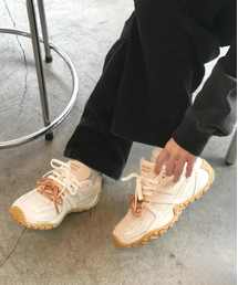 キテスニーカーエクルー
