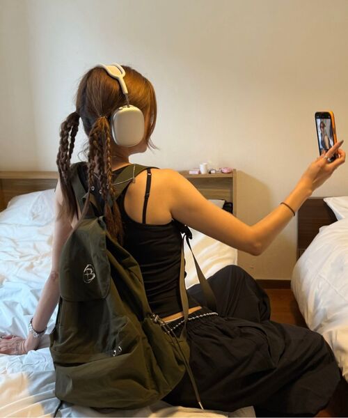 BLACKPURPLE(ブラックパープル)の「ナナフリップバックパック Nana Flip Bag_カーキ(バックパック/リュック・レディース・カーキ・FREE)」の3枚目の写真