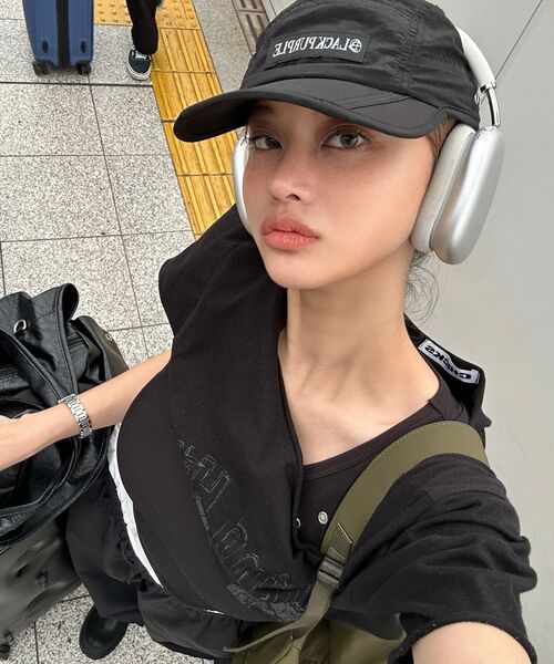 BLACKPURPLE(ブラックパープル)の「ナナフリップバックパック Nana Flip Bag_カーキ(バックパック/リュック・レディース・カーキ・FREE)」の4枚目の写真