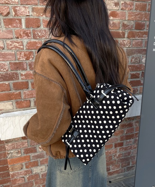 UNE MANSION(ユヌマンション)の「【カバンのサイズが選べる】トレンドドットパターンミニバッグ(ショルダーバッグ・レディース・ホワイト系その他/ホワイト系その他2/ブラック系その他/ブラック系その他2/ブラウン系その他/ブラウン系その他2・ONESIZE)」の4枚目の写真