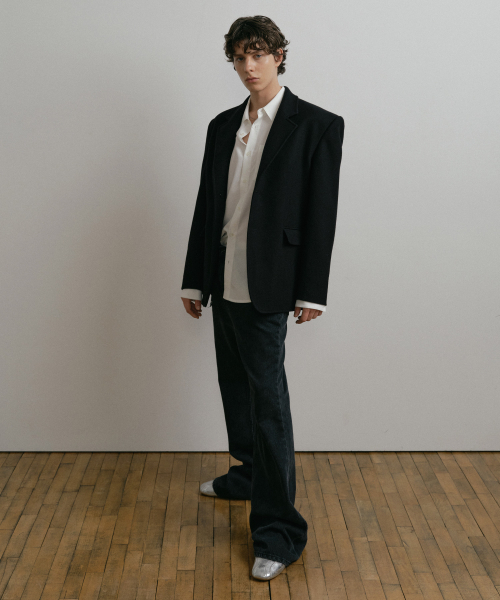 DUSTYWHITE(ダスティーホワイト)の「BLACK WOOL ZIP-SLEEVE TAILORED BLAZER(テーラードジャケット・メンズ・その他・MEDIUM/LARGE/X-LARGE)」の3枚目の写真
