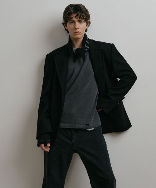 DUSTYWHITE(ダスティーホワイト)の「BLACK WOOL ZIP-SLEEVE TAILORED BLAZER(テーラードジャケット・メンズ・その他・MEDIUM/LARGE/X-LARGE)」の5枚目の写真