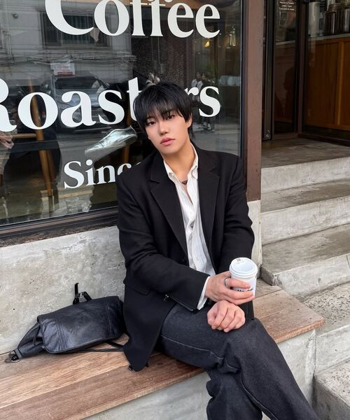 DUSTYWHITE(ダスティーホワイト)の「BLACK WOOL ZIP-SLEEVE TAILORED BLAZER(テーラードジャケット・メンズ・その他・MEDIUM/LARGE/X-LARGE)」の8枚目の写真