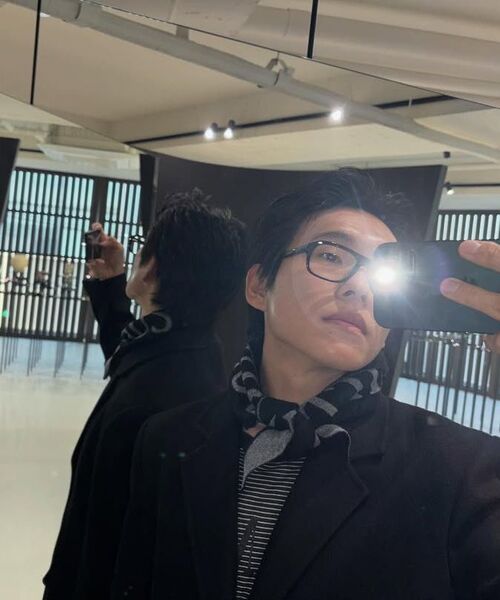 DUSTYWHITE(ダスティーホワイト)の「BLACK WOOL ZIP-SLEEVE TAILORED BLAZER(テーラードジャケット・メンズ・その他・MEDIUM/LARGE/X-LARGE)」の9枚目の写真