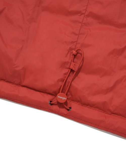COVERNAT（カバーナット）の「[COVERNAT x WRANGLER] 袖切り替えコラボアートワーク軽量パッカブルダックダウンレッド（ダウンジャケット/コート・レディース・その他・X-LARGE/SMALL/MEDIUM）」の8枚目の写真