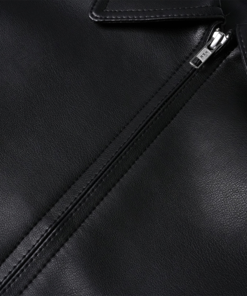 DOFFSEPT(ドフセプト)の「FAUX Leather Crop Bomber in Black(ライダースジャケット・レディース・その他・FREE)」の5枚目の写真