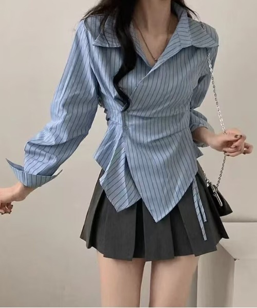 SHEPP（シープ）の「【26年春新作】カシュクールデザイン アシンメトリーヘムブラウス（シャツ/ブラウス・レディース・ブルー/ホワイト・L/M）」の3枚目の写真