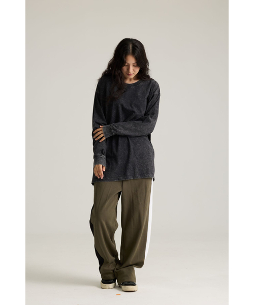 PHILIPPAKER(フィリップペイカー)の「ビエムシー ソリッド オーバーサイズ ピグメント ロングスリーブ ブラック(Tシャツ/カットソー・メンズ・その他・MEDIUM/LARGE/X-LARGE)」の4枚目の写真