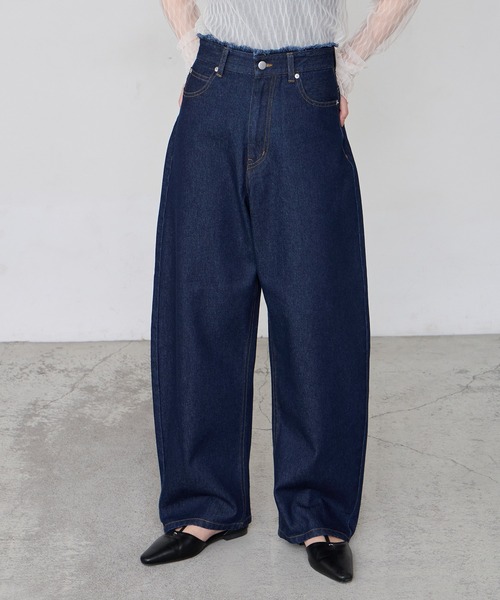 forksy.(フォルクシー)の「【forksy.】サステナブル フリンジ ハイウエスト エッグデニムパンツ / 速乾(デニムパンツ・レディース・ブラウン/インディゴブルー/アイボリー/ブラック/ブルー・L/M/S)」の1枚目の写真