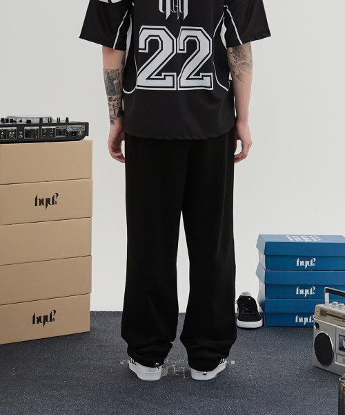 HYUP BY HYUF(ヒュプ・バイ・ヒュプ)の「サイドポケットジョガー-ブラック(スウェットパンツ・メンズ・その他・ONE SIZE)」の3枚目の写真