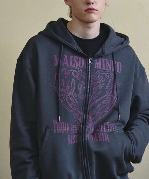 ALAND（エーランド）の「MAISON MINED／HEART フードジップ（パーカー・メンズ・ブラック/チャコール/グレー・SMALL/MEDIUM）」の3枚目の写真
