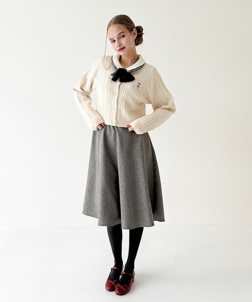 F i.n.t（フィント）の「シュナウザー刺繍ケーブルニットカーディガン/fint フィント（カーディガン/ボレロ・レディース・オフホワイト/ネイビー/レッド・FREE）」の4枚目の写真