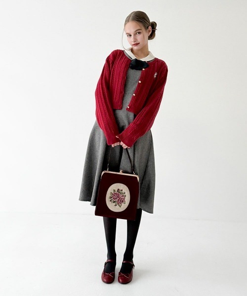 F i.n.t（フィント）の「シュナウザー刺繍ケーブルニットカーディガン/fint フィント（カーディガン/ボレロ・レディース・オフホワイト/ネイビー/レッド・FREE）」の5枚目の写真