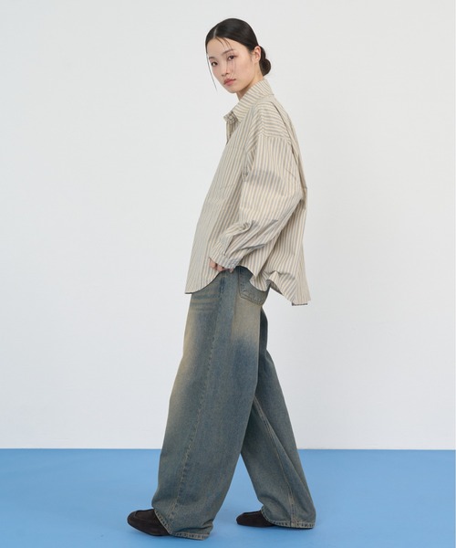 NUJOH(ヌゾ)の「Muted Stripe Loose Shirt / ミュートストライプルーズシャツ(シャツ/ブラウス・レディース・ベージュ/ブラウン/ネイビー・FREE)」の4枚目の写真