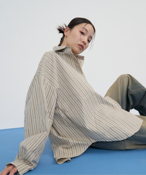 NUJOH(ヌゾ)の「Muted Stripe Loose Shirt / ミュートストライプルーズシャツ(シャツ/ブラウス・レディース・ベージュ/ブラウン/ネイビー・FREE)」の7枚目の写真