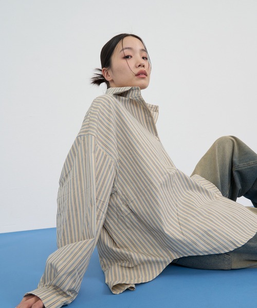 NUJOH(ヌゾ)の「Muted Stripe Loose Shirt / ミュートストライプルーズシャツ(シャツ/ブラウス・レディース・ベージュ/ブラウン/ネイビー・FREE)」の8枚目の写真