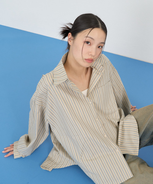 NUJOH(ヌゾ)の「Muted Stripe Loose Shirt / ミュートストライプルーズシャツ(シャツ/ブラウス・レディース・ベージュ/ブラウン/ネイビー・FREE)」の9枚目の写真