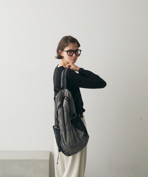 full/fill.(フルフィル)の「mesh pocket sheer back pack / メッシュポケットシアーバックパック(バックパック/リュック・レディース・グレー/アイボリー・FREE)」の19枚目の写真