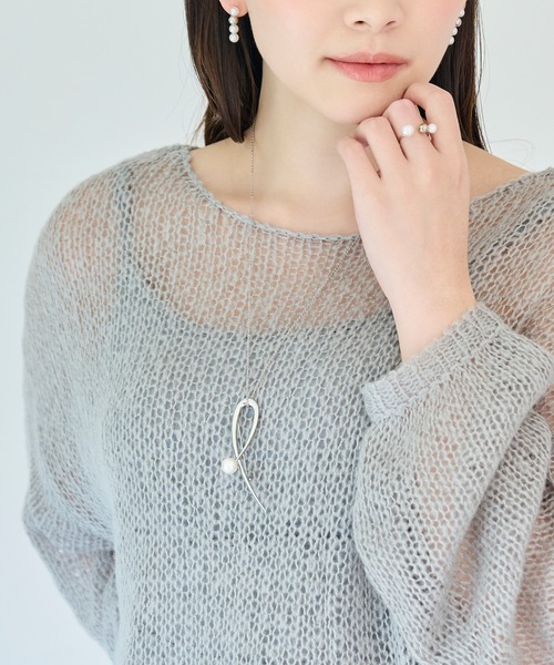 Phoebe(フィービィー)の「2wayスタイリッシュクロスカーブパールブローチネックレス セレモニー/入卒/式典(ネックレス・レディース・イエローゴールド/シルバー・FREE)」の2枚目の写真