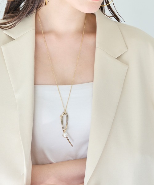Phoebe(フィービィー)の「2wayスタイリッシュクロスカーブパールブローチネックレス セレモニー/入卒/式典(ネックレス・レディース・イエローゴールド/シルバー・FREE)」の6枚目の写真