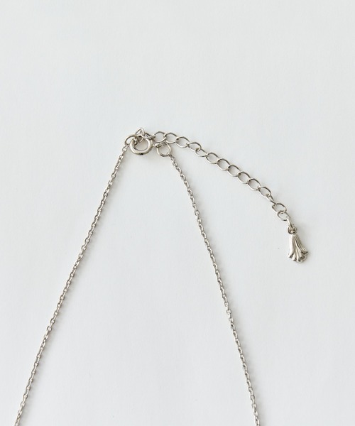 Phoebe(フィービィー)の「2wayスタイリッシュクロスカーブパールブローチネックレス セレモニー/入卒/式典(ネックレス・レディース・イエローゴールド/シルバー・FREE)」の3枚目の写真