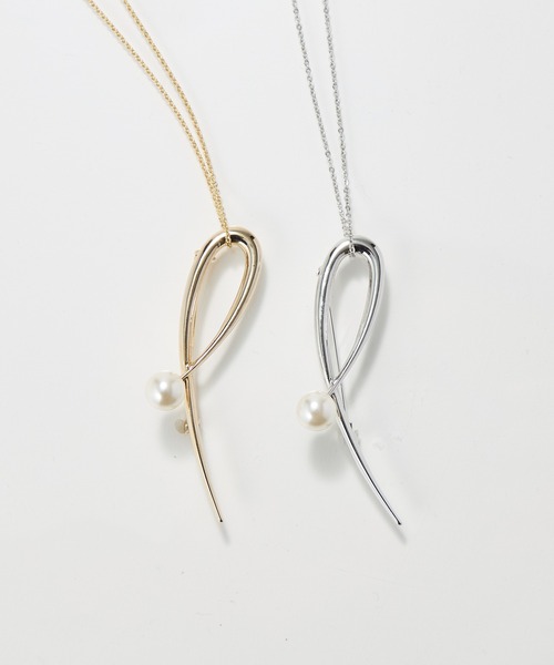 Phoebe(フィービィー)の「2wayスタイリッシュクロスカーブパールブローチネックレス セレモニー/入卒/式典(ネックレス・レディース・イエローゴールド/シルバー・FREE)」の4枚目の写真