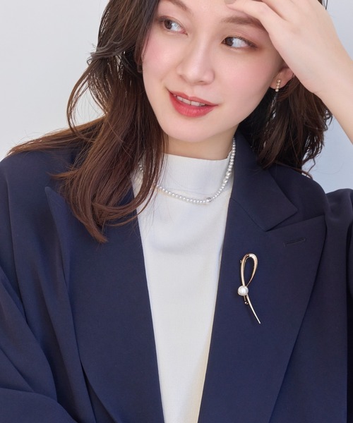 Phoebe(フィービィー)の「2wayスタイリッシュクロスカーブパールブローチネックレス セレモニー/入卒/式典(ネックレス・レディース・イエローゴールド/シルバー・FREE)」の12枚目の写真