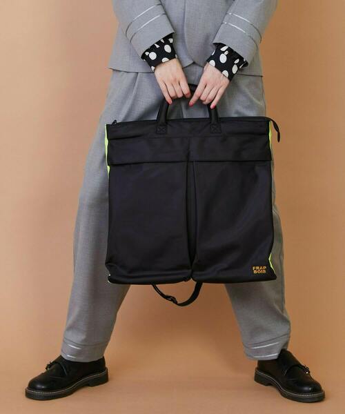 FRAPBOIS(フラボア)の「ヘルメットBAG(ショルダーバッグ・レディース・カーキ/ブラック・FREE)」の2枚目の写真