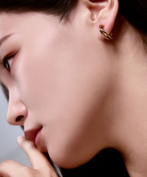 Lyvi(ライビィ)の「Crossed Layer Hoop Pierce / 金属アレルギー対応(ピアス(両耳用)・レディース・シルバー/ゴールド・FREE)」の5枚目の写真