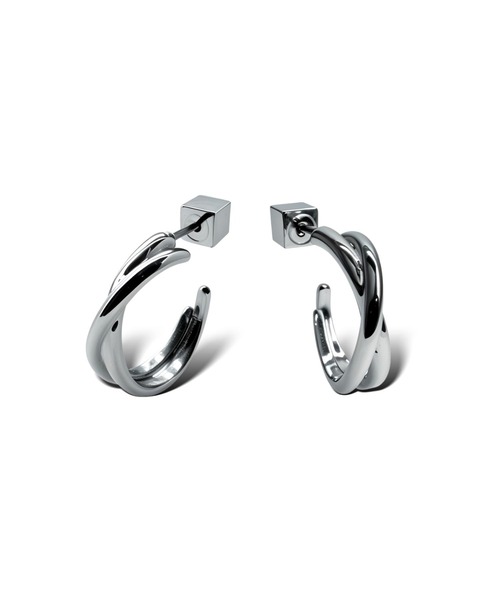 Lyvi(ライビィ)の「Crossed Layer Hoop Pierce / 金属アレルギー対応(ピアス(両耳用)・レディース・シルバー/ゴールド・FREE)」の7枚目の写真