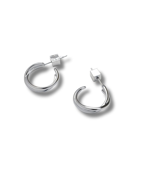 Lyvi(ライビィ)の「Crossed Layer Hoop Pierce / 金属アレルギー対応(ピアス(両耳用)・レディース・シルバー/ゴールド・FREE)」の8枚目の写真