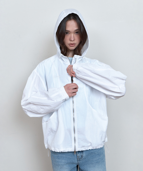CURETTY（キュリティ）の「C ROUNDED PANEL CHECK JUMPER_WHITE（ナイロンジャケット・レディース・ホワイト・SMALL）」の3枚目の写真