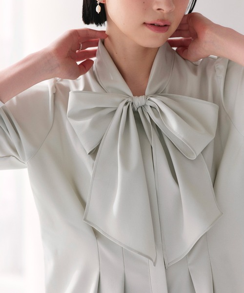 RUIRUE BOUTIQUE(ルイルエブティック)の「洗える | タック & リボン シャツブラウス | ブラウス・ボウタイブラウス・トップス・シャツ・オケージョンブラウス・長袖ブラウス・きれいめブラウス・オフィスカジュアルブラウス(シャツ/ブラウス・レディース・ライトグレー/ベージュ/オフホワイト・M/S/L)」の19枚目の写真