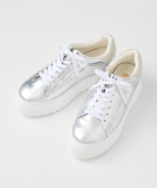 DOUBLE STANDARD CLOTHING(ダブルスタンダードクロージング)の「メタリックスニーカー(スニーカー・レディース・シルバー・35.5/36.5/37.5)」の1枚目の写真
