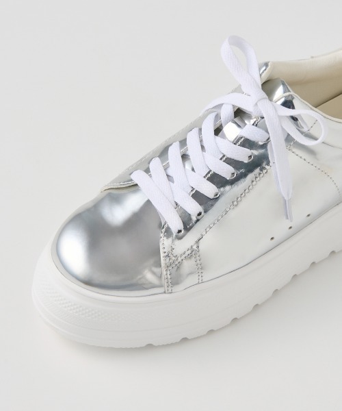 DOUBLE STANDARD CLOTHING(ダブルスタンダードクロージング)の「メタリックスニーカー(スニーカー・レディース・シルバー・35.5/36.5/37.5)」の2枚目の写真