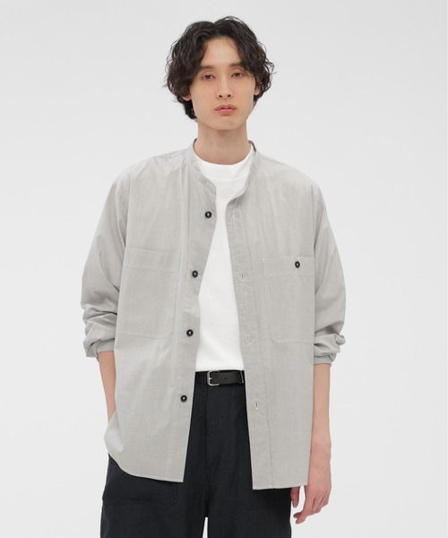 MHL.(エムエイチエル)の「WORN COTTON HAIRLINE STRIPE(シャツ/ブラウス・メンズ・ライトブルー/オリーブドラブ・LARGE/MEDIUM/SMALL)」の2枚目の写真