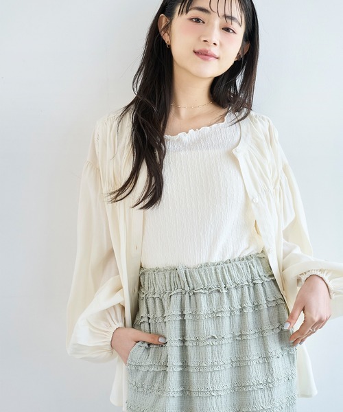 mil(ミル)の「シャーリングチュニックシャツ【586092】(シャツ/ブラウス・レディース・オフホワイト/グレイッシュブルー/ブラック・ONE SIZE)」の4枚目の写真