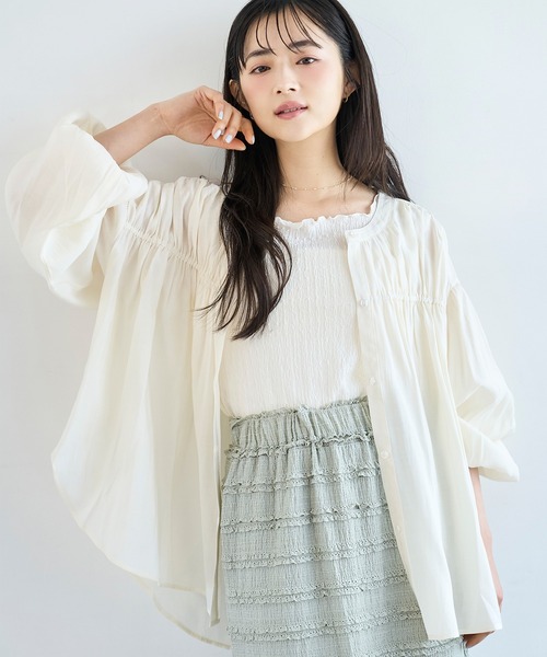 mil(ミル)の「シャーリングチュニックシャツ【586092】(シャツ/ブラウス・レディース・オフホワイト/グレイッシュブルー/ブラック・ONE SIZE)」の8枚目の写真