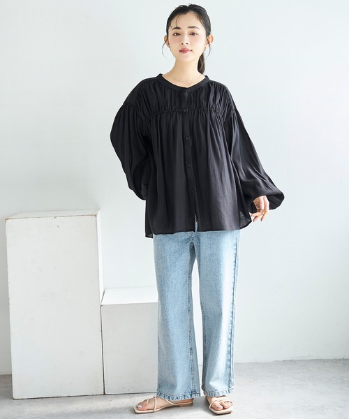 mil(ミル)の「シャーリングチュニックシャツ【586092】(シャツ/ブラウス・レディース・オフホワイト/グレイッシュブルー/ブラック・ONE SIZE)」の11枚目の写真