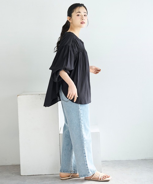 mil(ミル)の「シャーリングチュニックシャツ【586092】(シャツ/ブラウス・レディース・オフホワイト/グレイッシュブルー/ブラック・ONE SIZE)」の12枚目の写真