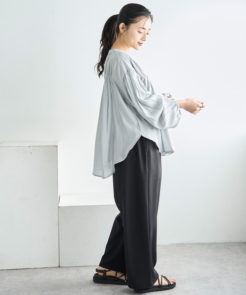 mil(ミル)の「シャーリングチュニックシャツ【586092】(シャツ/ブラウス・レディース・オフホワイト/グレイッシュブルー/ブラック・ONE SIZE)」の17枚目の写真