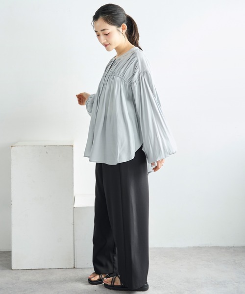 mil(ミル)の「シャーリングチュニックシャツ【586092】(シャツ/ブラウス・レディース・オフホワイト/グレイッシュブルー/ブラック・ONE SIZE)」の19枚目の写真